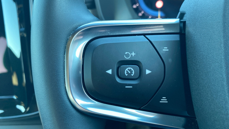 Volvo XC40 2.0 B3P Plus Dark 5dr Auto Petrol Estate